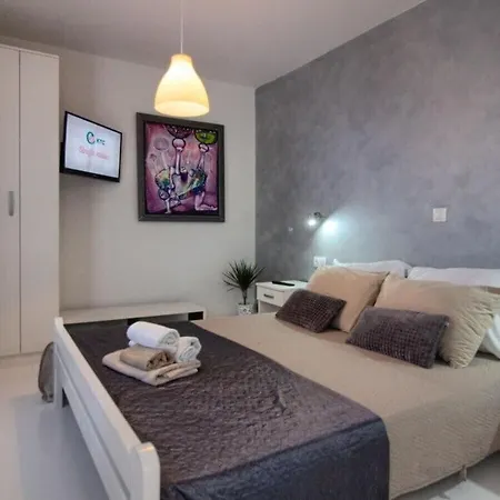 Zoya 2km Hotel