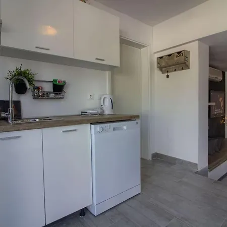 Zoya 2km Hotel Ližnjan
