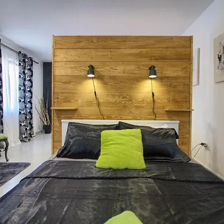 Hotel Zoya 2km